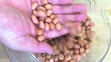 油炸花生米有这么多窍门？难怪做出来不酥脆，饭店大厨都这样做