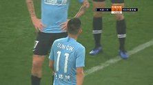 刘径射门变传球！小摩托顺势秀了一把 穿裆过人被放倒
