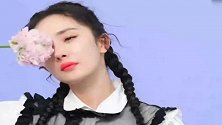 杨幂化身时尚女王，一颦一笑能否拨动你的心扉