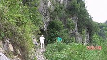 小伙路过山脚下，发现一对小情侣进了山洞，猜猜他们在做什么
