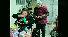 胖圆圆买了这么多零食，婆婆看后的反应太搞笑，情商超高