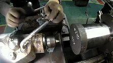 好先进的车床加工工件，削铁如泥的过程看着真过瘾