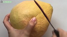 吃了20年柚子才知道，这里有个“小机关”，剥得又快还不脏手