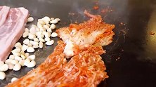 韩国白领最爱吃的烤肉套餐，听说烤肉与泡菜是绝配哦