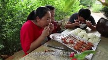胖妹做包子和烤鸡翅当早餐，祖孙三人吃得津津有味太开心了