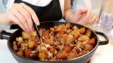 我超喜欢的土豆做法糖醋土豆块，裹上米饭好吃加倍