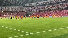 国足赛前训练：武磊、张琳芃、费南多是无背心组