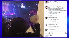 超级萌！周杰伦两岁儿挥荧光棒应援爸爸演唱会