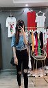 活泼可爱的小姐姐又来店里试衣服了，老顾客了