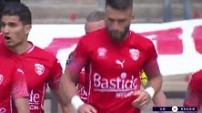 第55分钟尼姆球员里帕尔点球进球 尼姆1-0斯特拉斯堡