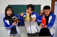 二浪上火后，同学们嘲笑他给他凉茶降火，他却做出了“凉面”