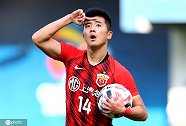 中超制造震颤亚冠赛场 李圣龙头槌双响于汉超凌波微步