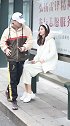 偶遇网红安妮婷婷，没想到女神也会来坐公车，太接地气了！