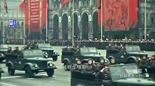 1957年红场阅兵，苏联新式榴弹炮登场，引起了全场热烈回应