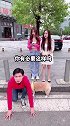 第一次见过斑马线还要助跑的…