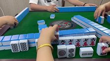 四川麻将：自摸六万，三番八分到手！谁说小姐姐打麻将运气差？