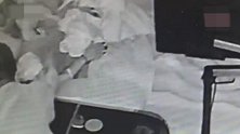 浙江杭州2女孩浴场休息区熟睡 半夜被咸猪手摸醒