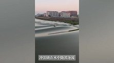 一道浪走5公里！皮艇爱好者在钱塘江大潮支流玩起冲浪撬