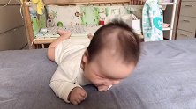 小宝宝最近都胖了，尖下巴越来越不明显了，看来颜值要下降啊！