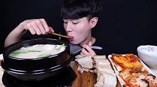 【美食】韩式大酱汤、香卤五花肉切片、辣白菜