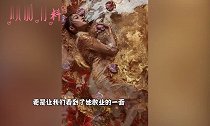 关晓彤太敬业!追求完美效果穿液体裙躺在金水中,效果出奇的好看