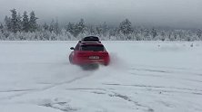 奥迪RS6雪地狂漂！