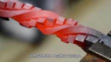 牛人锻造一节钢棒，加热后边锤边扭，最后做成了这玩意儿！