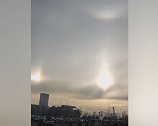 新疆霍尔果斯天空现3个太阳 科普博主：这是“22度幻日”