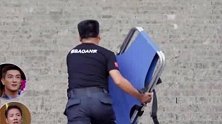 高以翔出事浙江卫视被围攻，看看谢娜摔倒时，节目是怎么做的