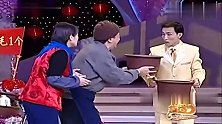 巩汉林演小品有一套，02年上台把黄宏耍的团团转，经典值得一看