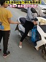 河南安阳：男孩赶集捡到手机失主带着礼物答谢