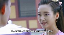 李纯身穿白色衬衫裙叠加黑色小皮裙，独特的甜飒气质