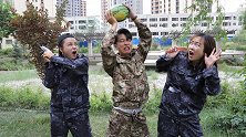 绝地求生真人版：小伙空投抢到大西瓜，轻松淘汰姐妹花二人组！