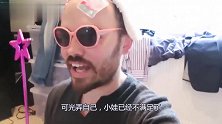 宝宝摘到新鲜的毛栗子就往嘴里塞，动作太过干脆，小模样太可爱了