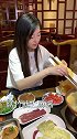 吃肉，老北京铜锅涮肉，加各种烤串，满满一桌，吃得不亦乐乎城中排队王 变身王牌 美食