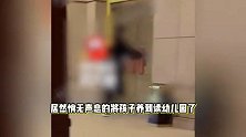 曝大张伟孩子都上幼儿园了，老婆接娃放学被偷拍，一儿一女活泼可爱