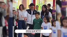 霍启刚独自带俩女儿游玩，温柔细心化身超级奶爸，大女儿瘦瘦高高有气质