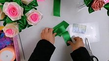 丝带做成叶片，搭配渐变玫瑰花，好看，还永不凋零，省下买花钱了
