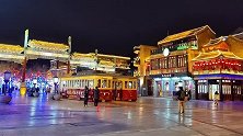 冬日夜晚的前门大街，少了许多的游人，但显得格外的静谧和悠闲