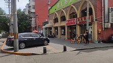 北京网红永顺炸鸡，新开的两家店距离非常近，李逵李鬼真假难辨