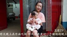 妈妈腌几百个鸭蛋，梅子说坐月子都没吃，侄女说抓紧生一个就能吃
