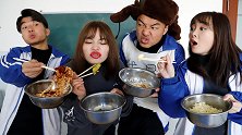 泡面考试阿宝得100分，答案竟是自制巧克力泡面和酸黄瓜，真好