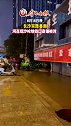 8月18日晚，长沙突降暴雨，河西观沙岭地铁口商铺被淹积水