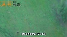 从200米高空抛下篮球，小伙真能徒手接住这冲击力有点厉害