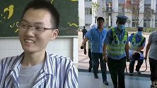 好样的！因阑尾炎手术被交警用担架抬进考场的小伙超一本线52分