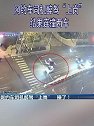 山东青岛：网约车司机醉驾“上岗” 结果连撞两车