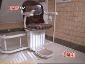 老旧小区没电梯怎么办？安装上这个“神器”，楼梯立马变电梯！