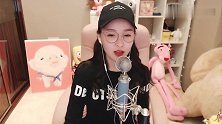 美女演唱《千里之外》，经典好听！