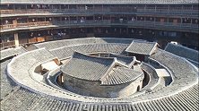 我国最大的土楼，楼内还有一个山，已经有400多年的历史了