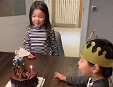 两个小可爱！武磊儿女用西班牙语唱生日歌庆生